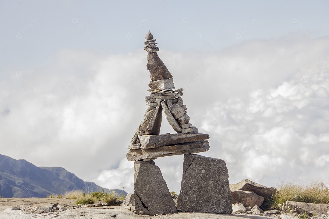 Trilha da montanha fina no Brasil.