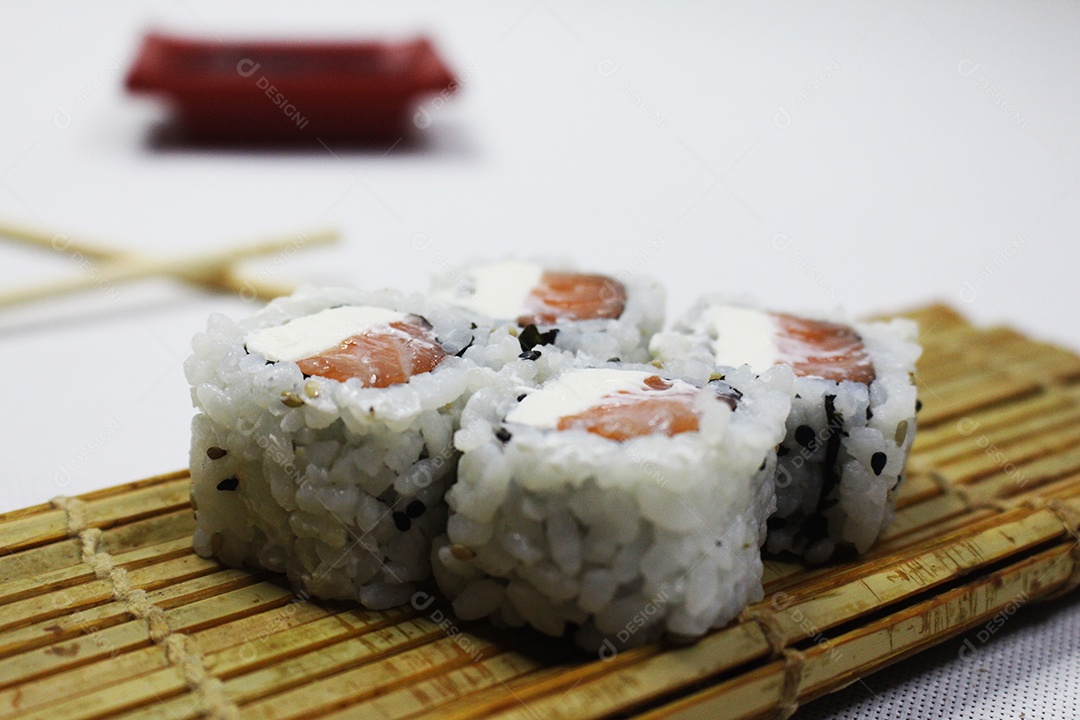 Sushi comida tipica japonesa