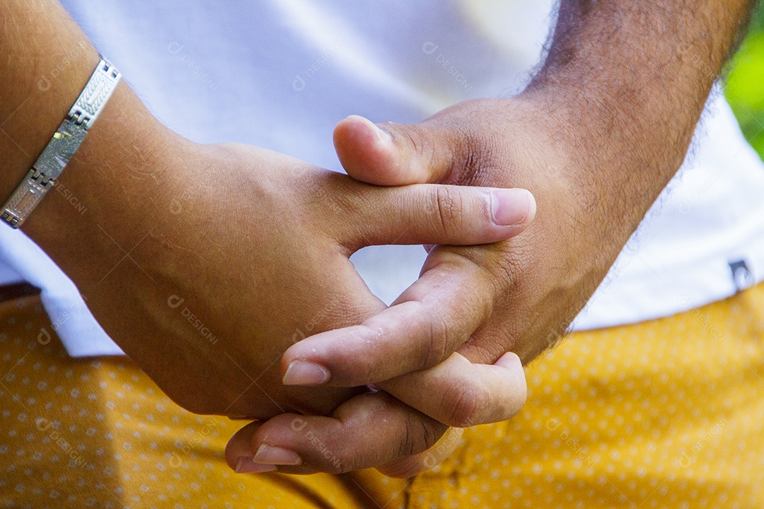 Detalhes da mão de uma pessoa antiga.