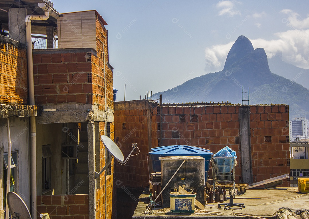 Pôr do sol no morro do Cantagalo.