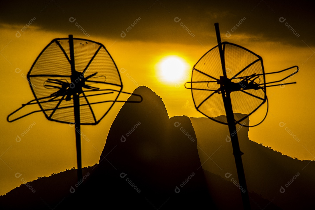 Pôr do sol no morro do Cantagalo.