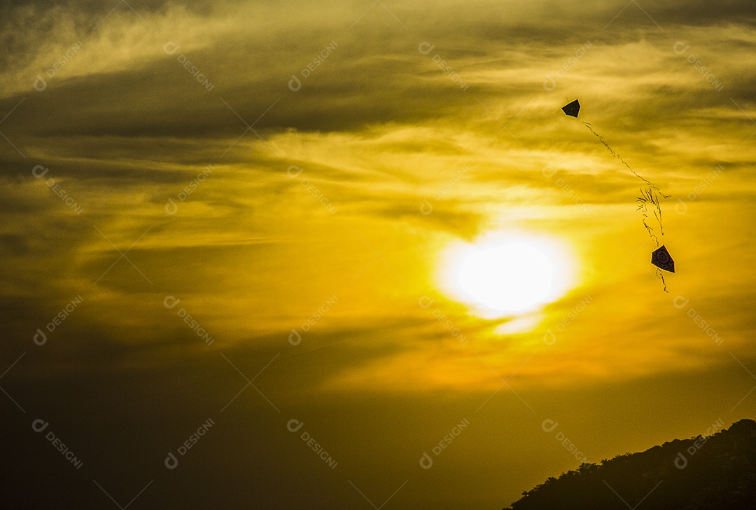 Pôr do sol no morro do Cantagalo.