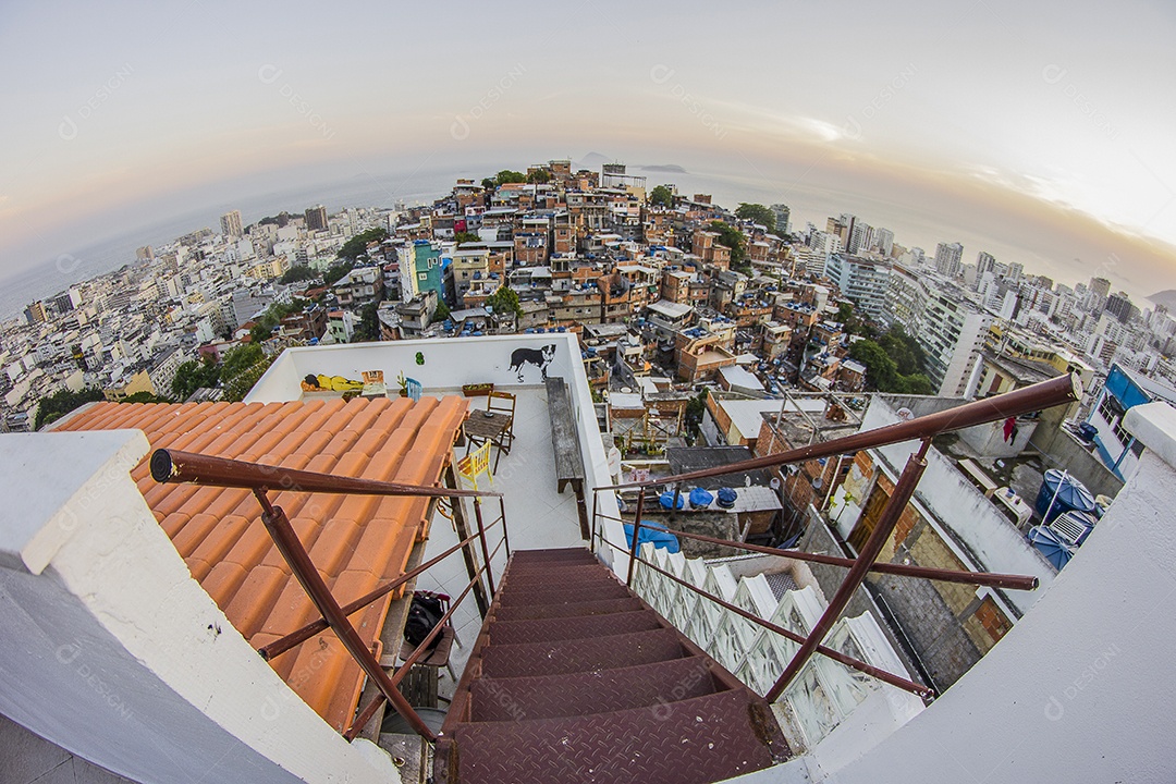 Pôr do sol no morro do Cantagalo.