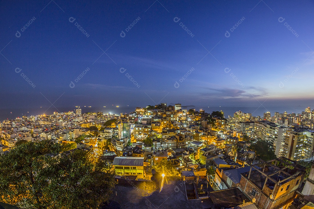 Pôr do sol no morro do Cantagalo.
