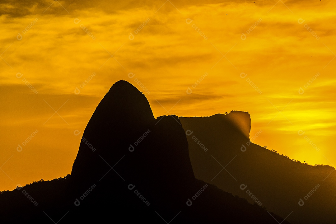 Pôr do sol no morro do Cantagalo.
