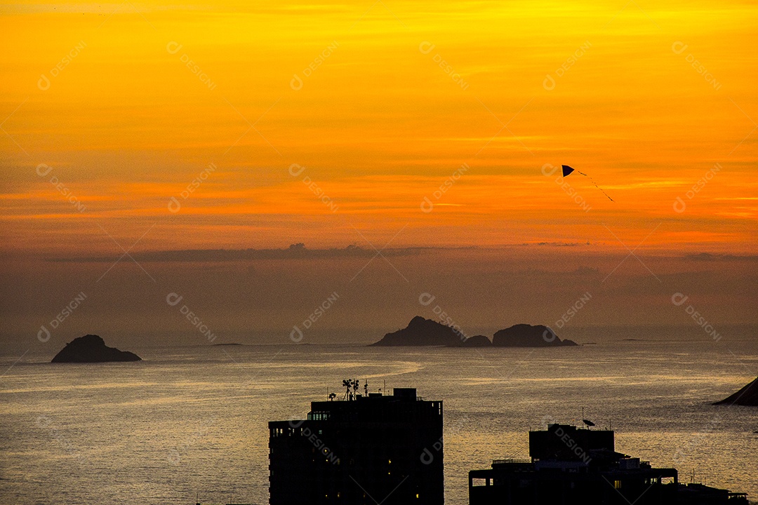 Pôr do sol no morro do Cantagalo.