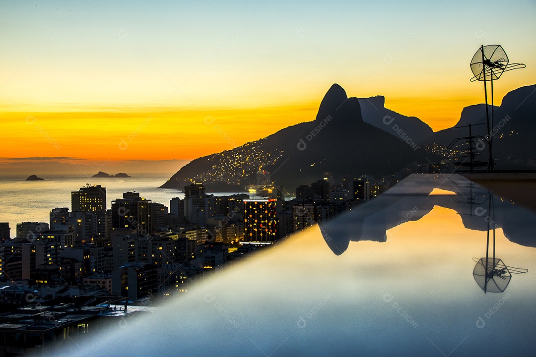 Pôr do sol no morro do Cantagalo.