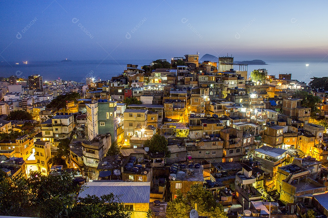 Pôr do sol no morro do Cantagalo.