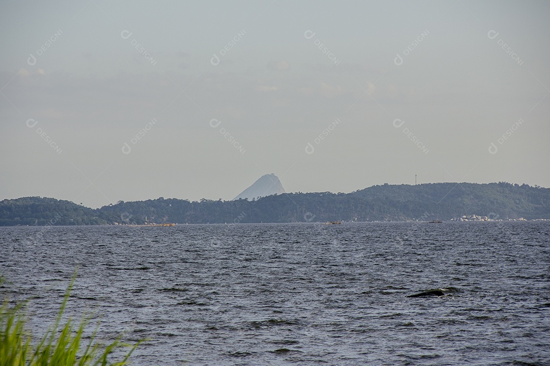 Praia de Mauá no Rio de Janeiro.