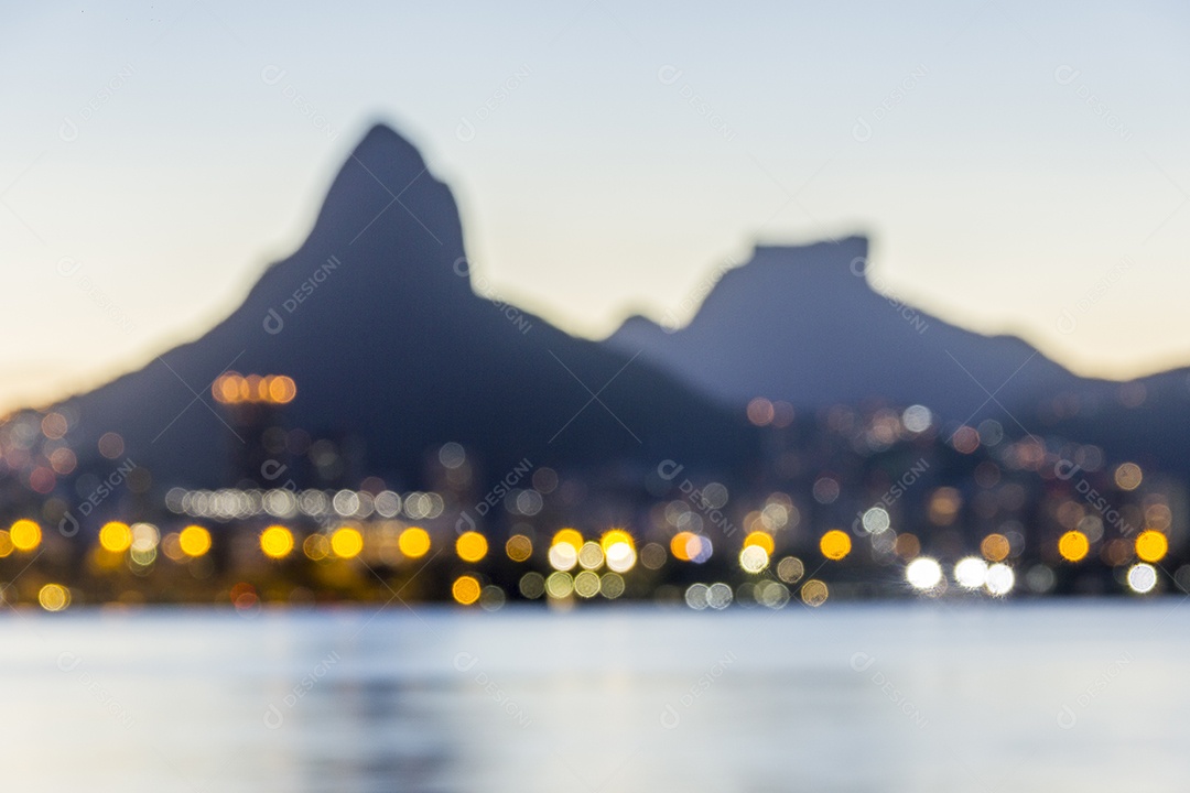 Pôr do sol na lagoa Rodrigo de Freitas.