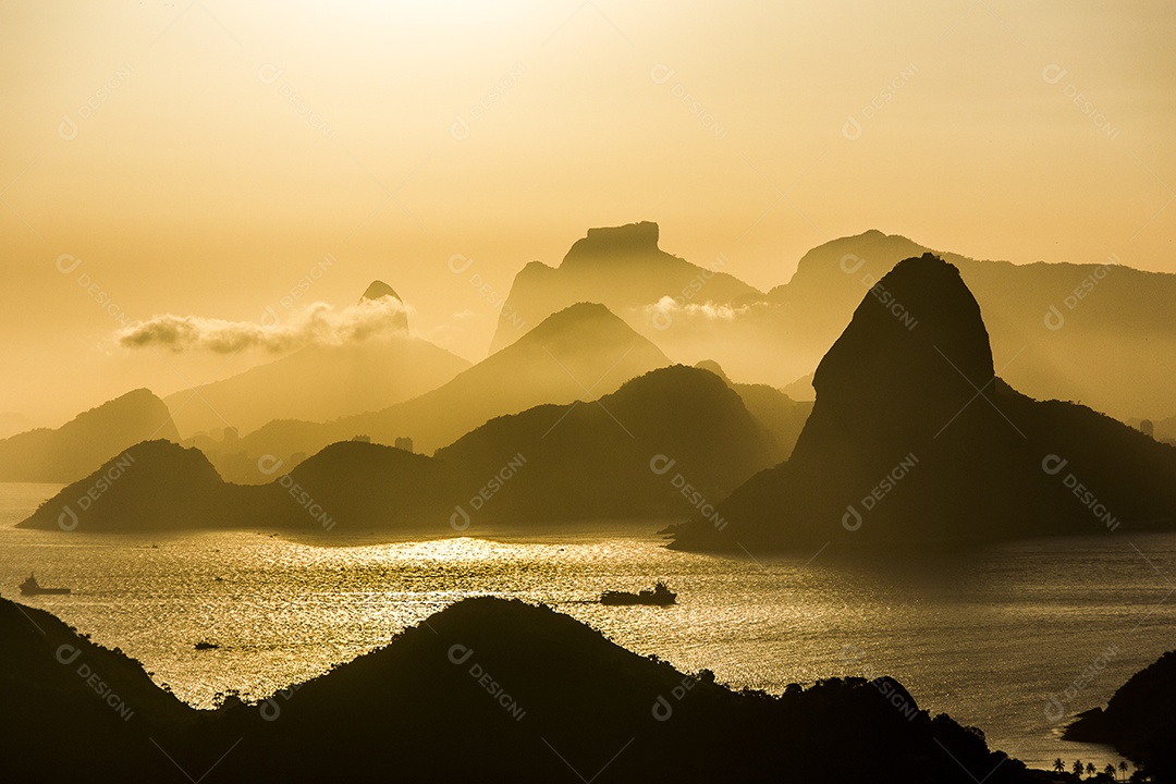 Pôr do sol no parque da cidade Niterói.