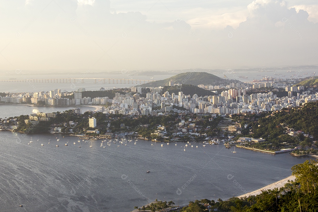 Pôr do sol no parque da cidade Niterói.