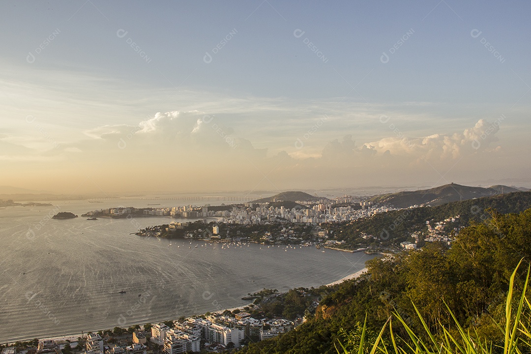 Pôr do sol no parque da cidade Niterói.