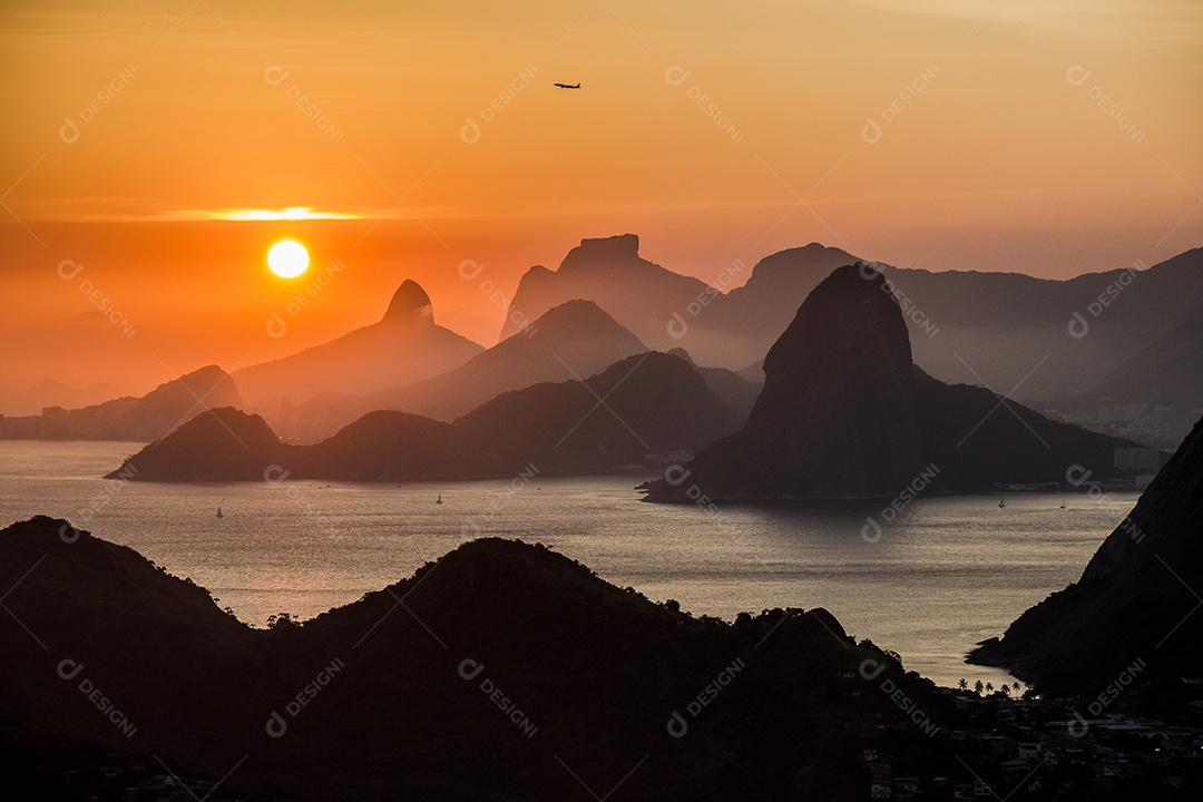 Pôr do sol no parque da cidade Niterói.