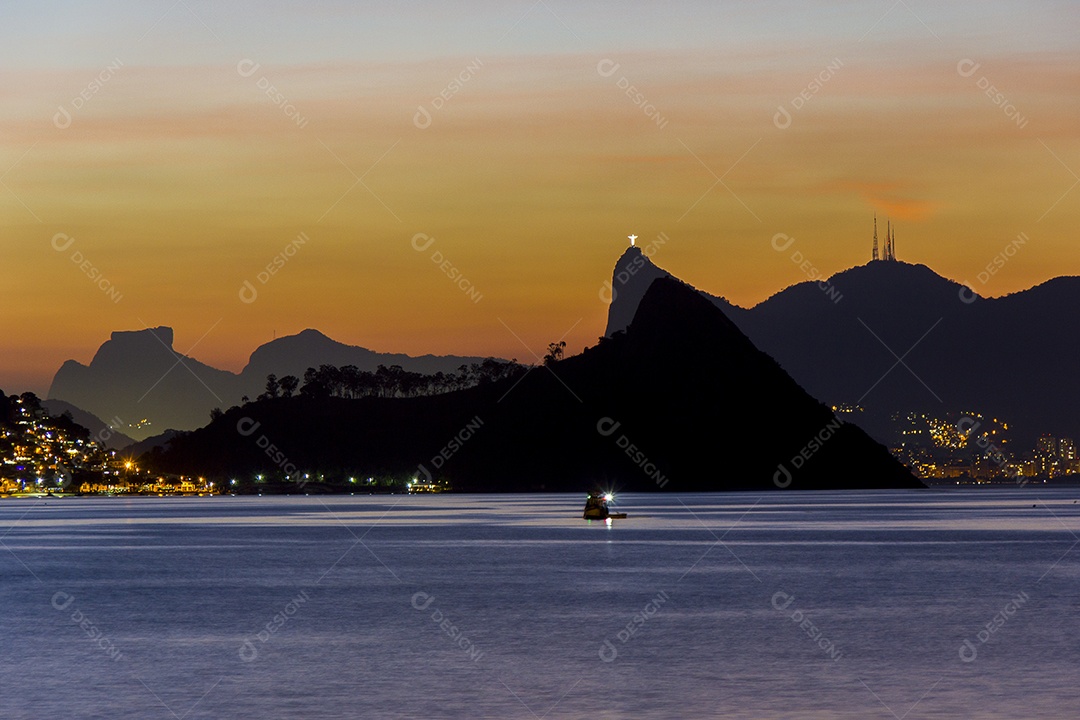 Pôr do sol no parque da cidade Niterói.