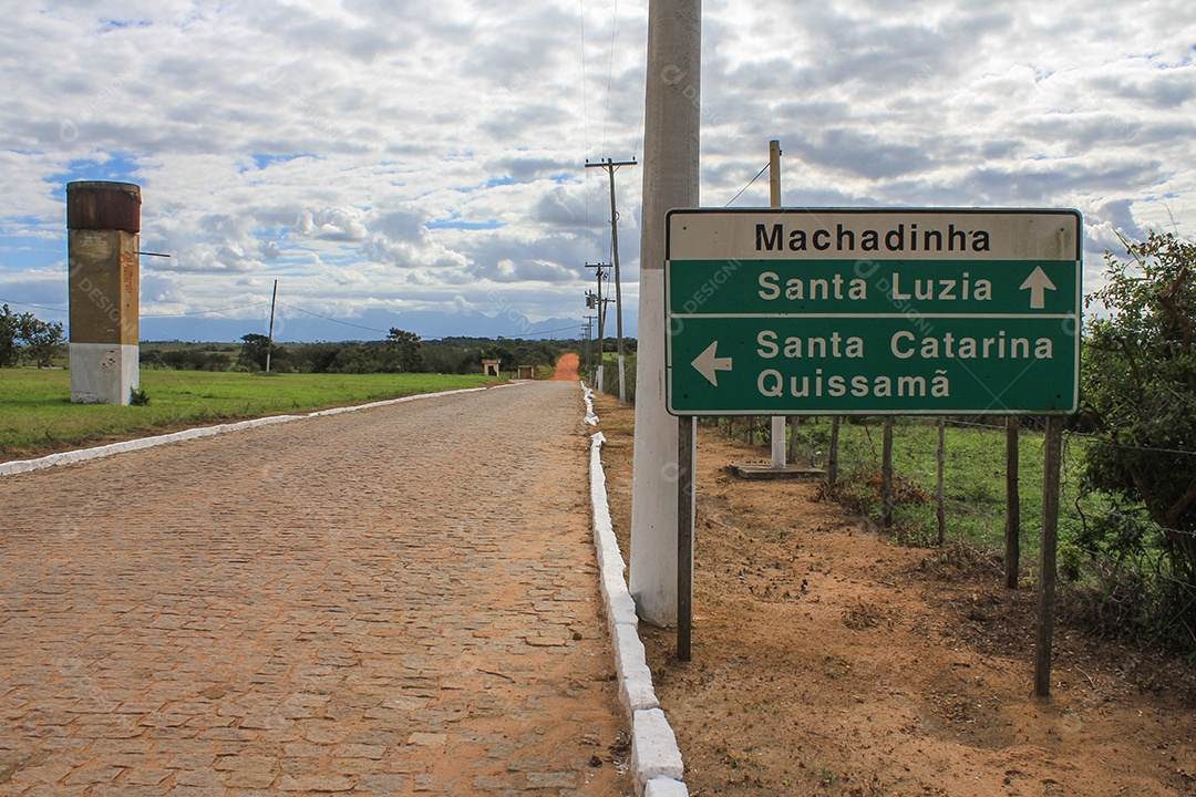 Painéis informativos brasileiros.