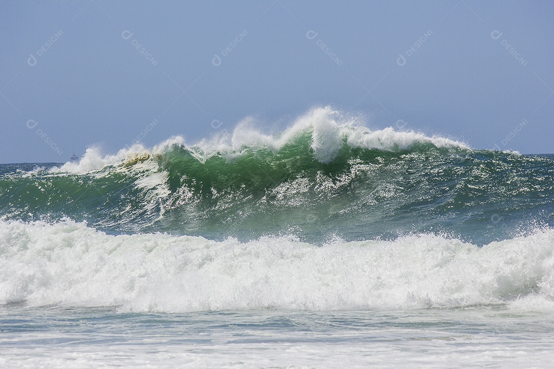 Onda na Praia do Leme em Copacabana no Rio de Janeiro