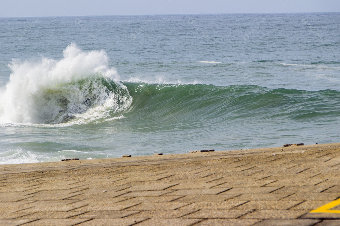 Onda em Copacabana no Rio de Janeiro
