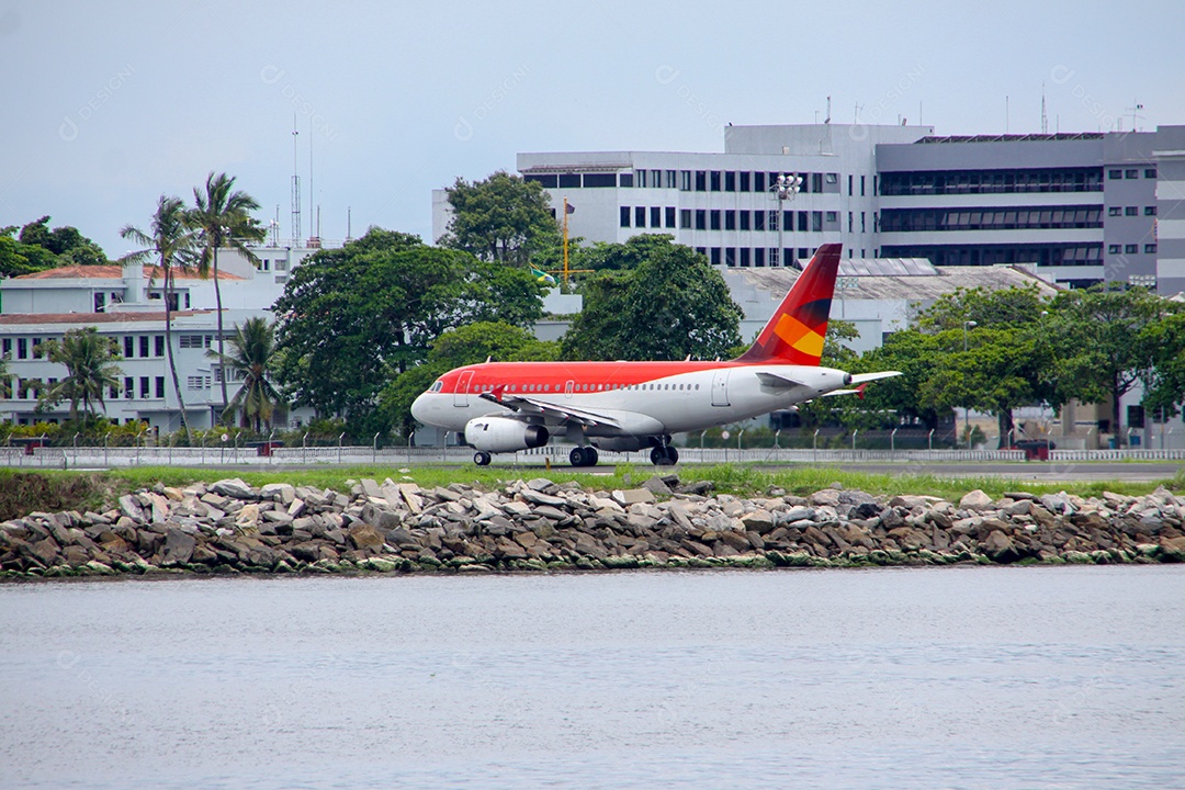 avião se preparando para voar no aeroporto santos dumont no rio de janeiro, brasil.