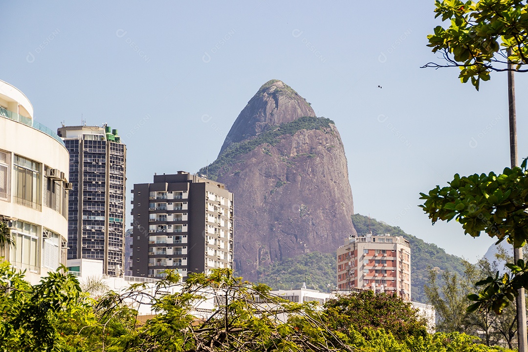 morro dos irmãos visto da lagoa rodrigo de Freitas no Rio de Janeiro Brasil.