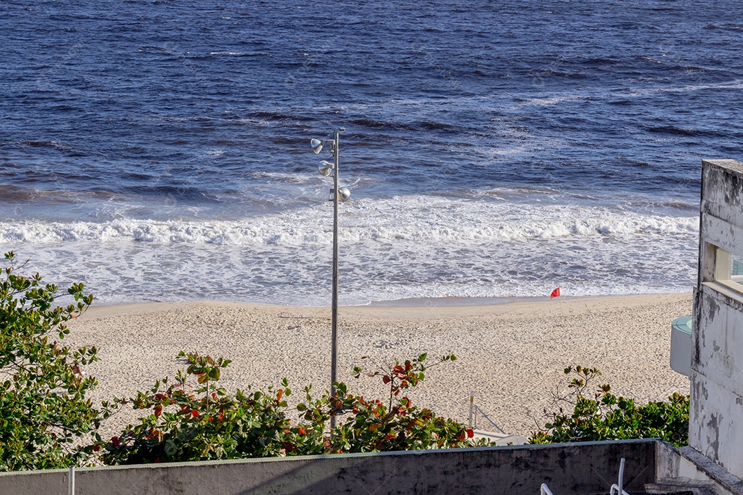 Praia do Leblon, vista do alto de um prédio do bairro.