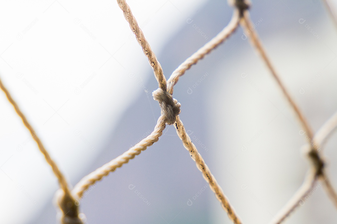 Detalhes de uma tela de proteção de janela no Rio de Janeiro.