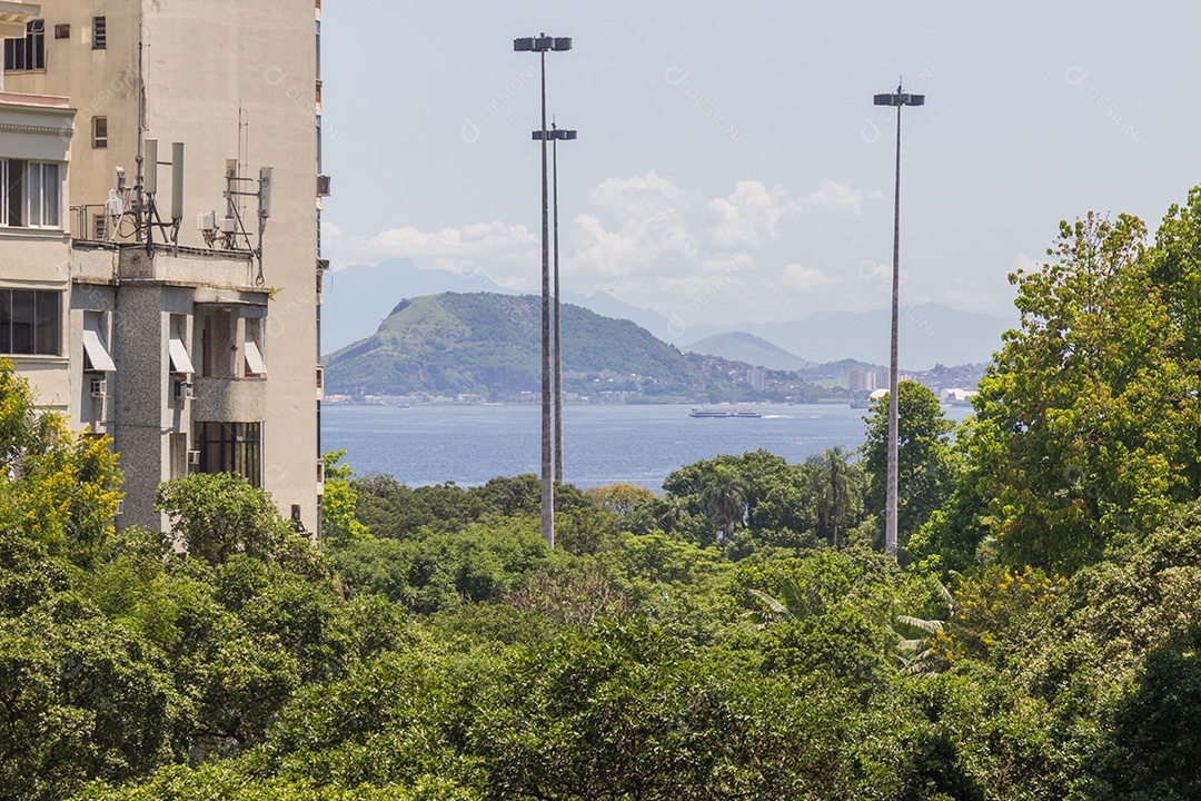 Mar da praia do Flamengo, visto do alto de um prédio no bairro