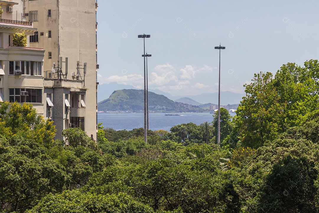 Mar da praia do Flamengo, visto do alto de um prédio no bairro