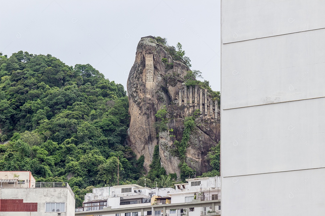 vista da agulha inhanga no bairro de Copacabana, Rio de janeiro