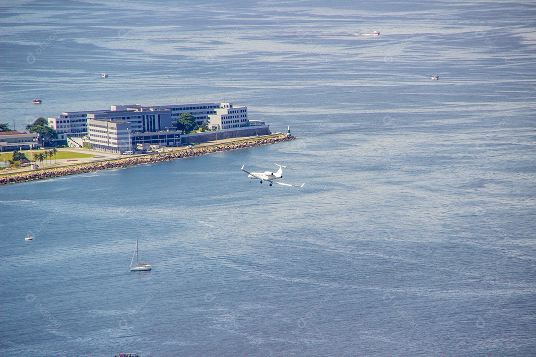 chegando no aeroporto Santos Dumont no Rio de Janeiro.