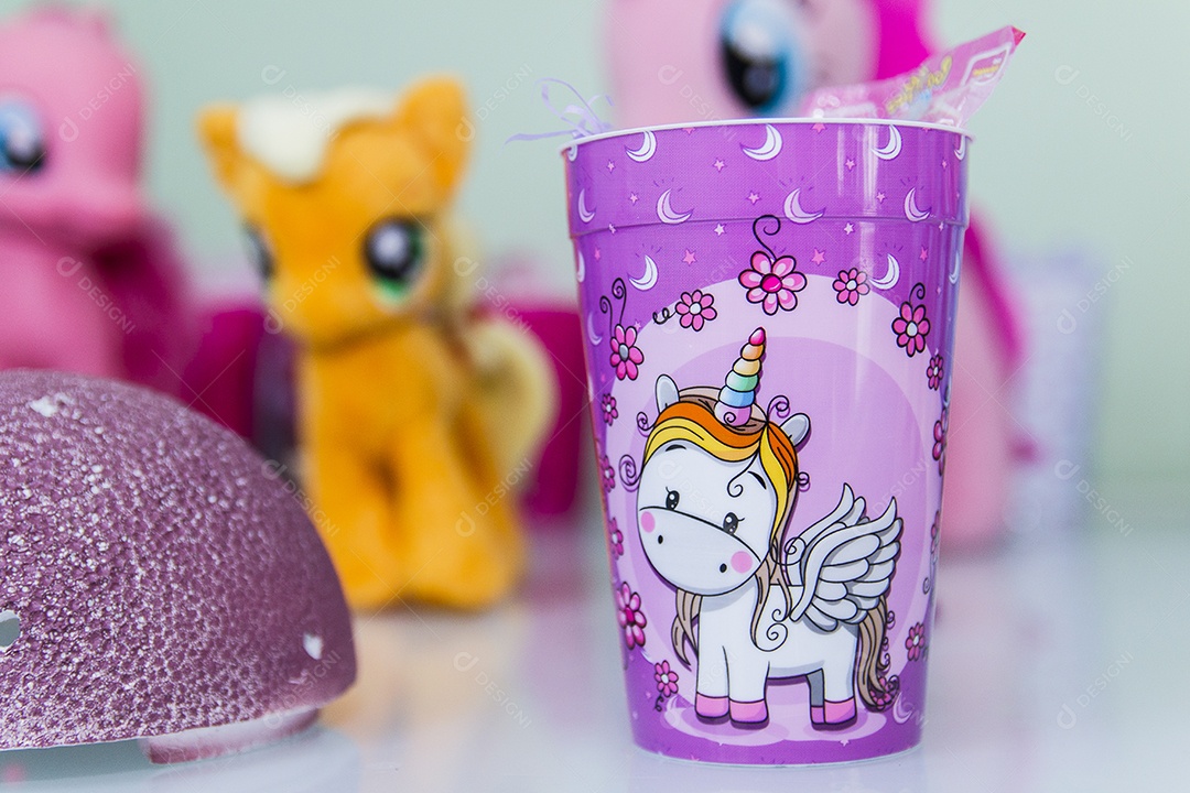 decoração de festa de aniversário com tema unicórnio