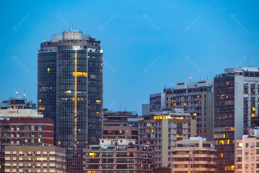 anoitecer na lagoa Rodrigo de Freitas, no rio de janeiro Brasil.