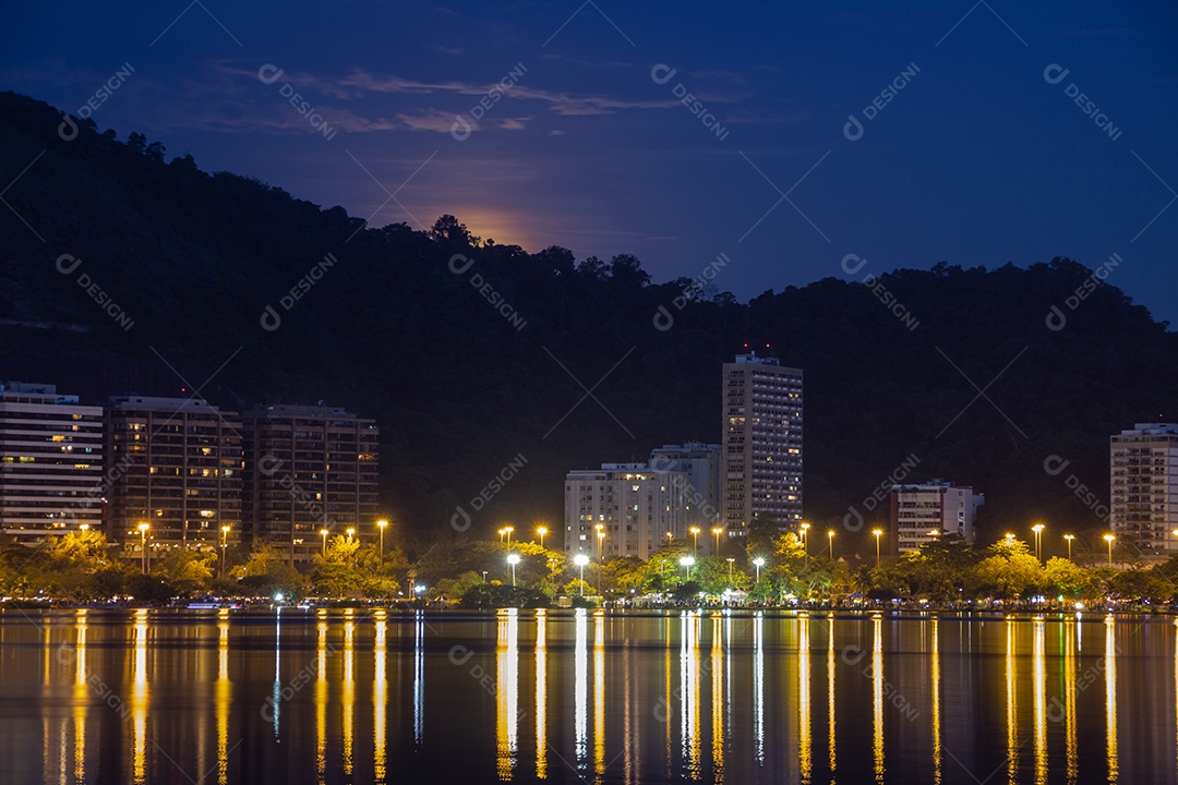 Nascido da lua cheia, na lagoa Rodrigo de freitas no rio de janeiro Brasil