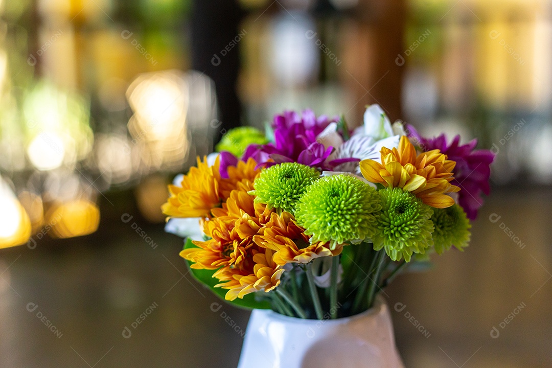 flores plásticas usadas na decoração de ambientes no Rio de Janeiro Brasil.