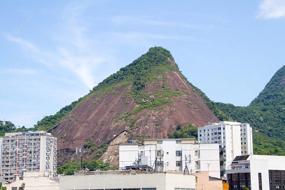Mirante Dona Marta, visto do bairro de Laranjeiras, no Rio de Janeiro, Brasil.