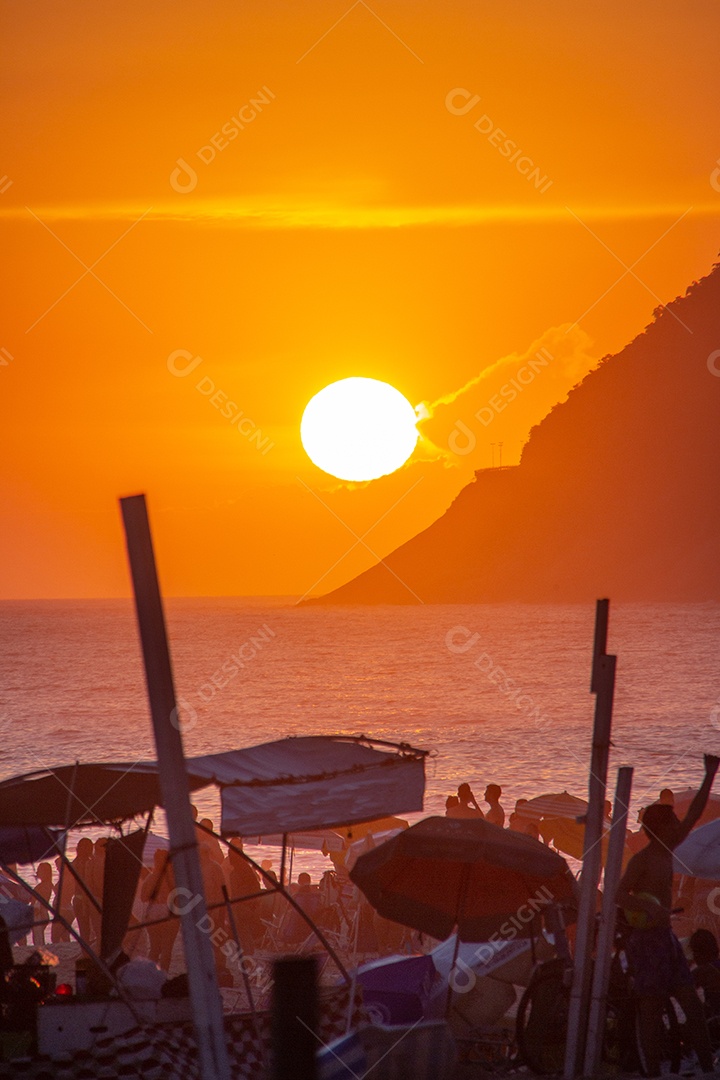Pôr do sol na praia do Leblon no Rio de Janeiro Brasil.