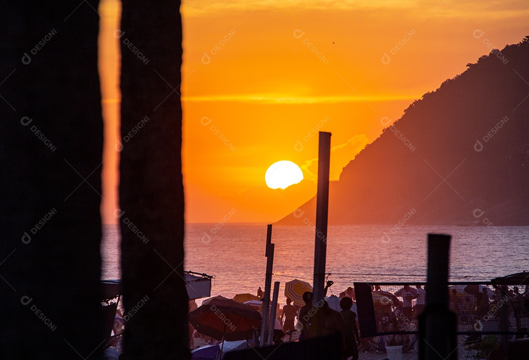 Pôr do sol na praia do Leblon no Rio de Janeiro Brasil.