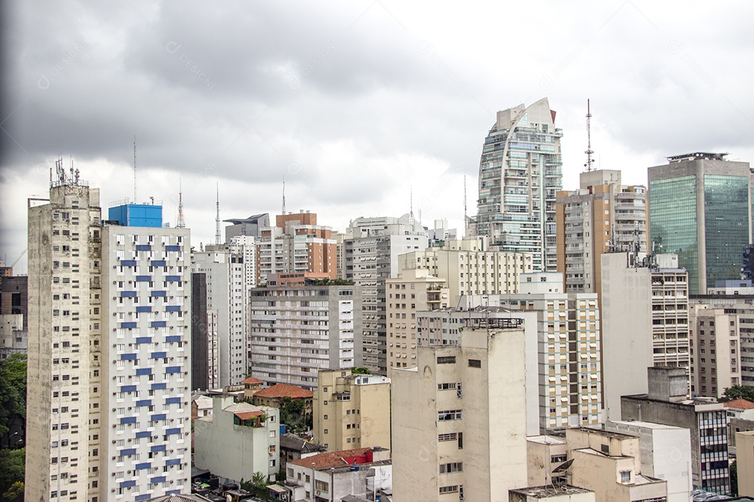 Edifícios do centro da cidade de São Paulo Brasil, em um dia nublado.