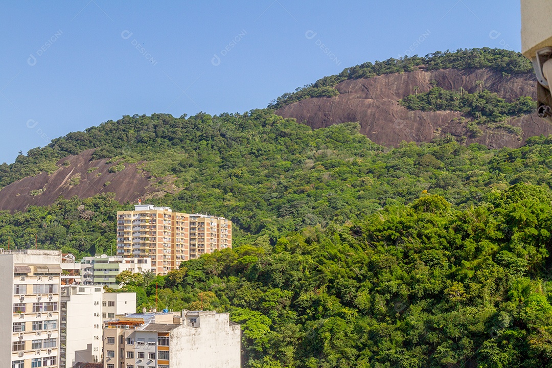 morro são joão e os edifícios no bairro de botafogo no Rio de Janeiro, Brasil.