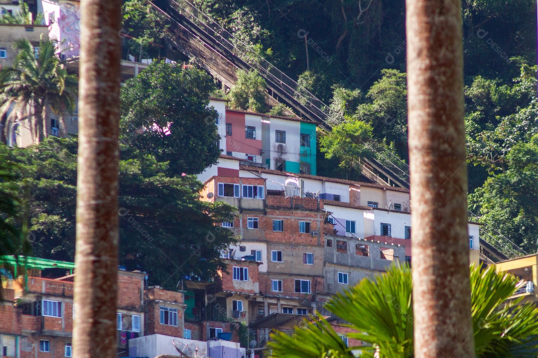 Favela Santa Marta vista do bairro de Botafogo, no Rio de Janeiro.