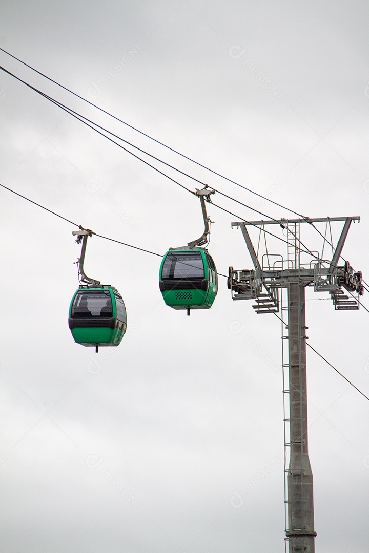 teleférico na cidade de surgiu da zona norte em São Paulo.