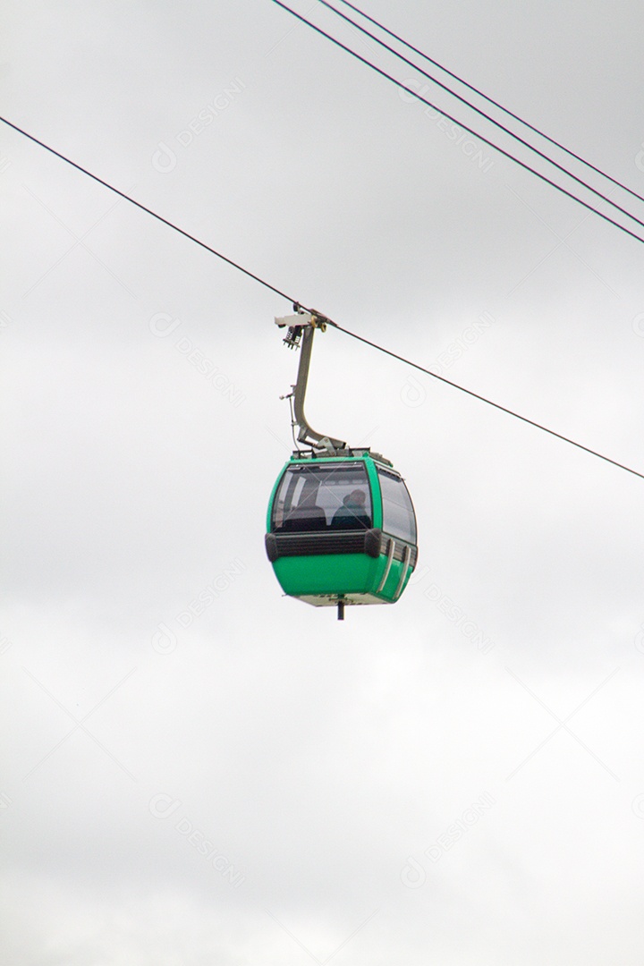 teleférico na cidade de surgiu da zona norte em São Paulo.