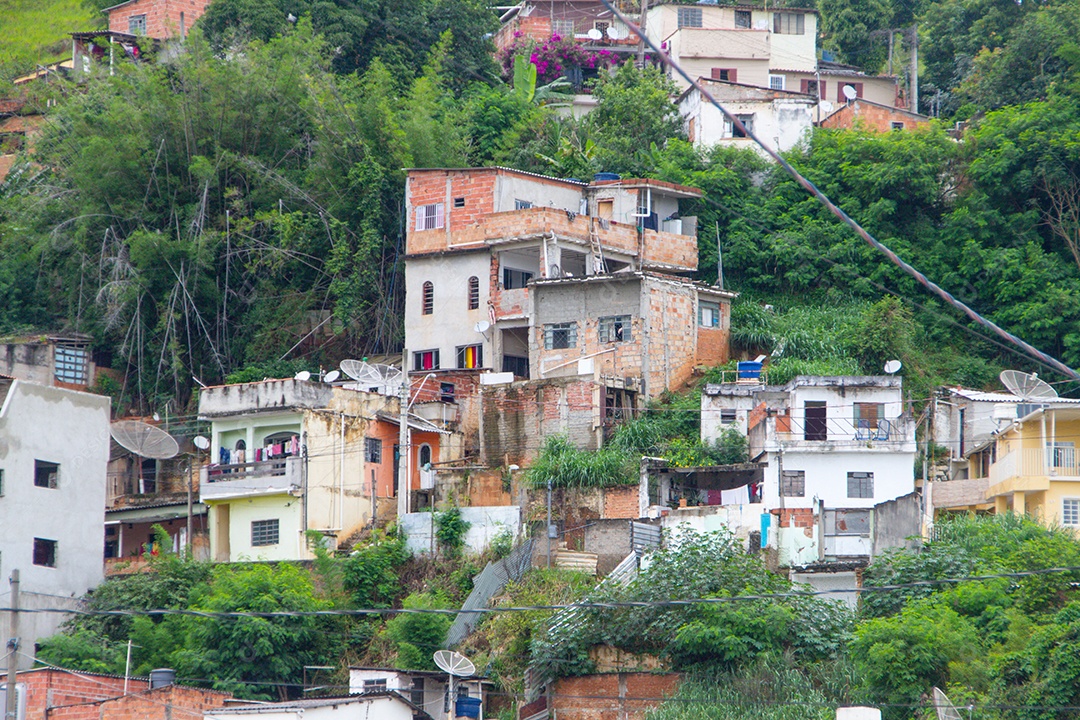 vista de casas na cidade de aparecida do norte em são paulo.