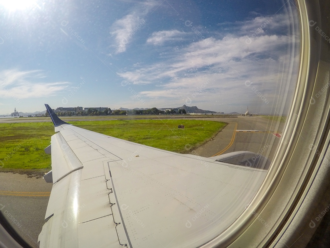 visão de dentro de um avião no aeroporto Santos Dumont no Rio de Janeiro Brasil