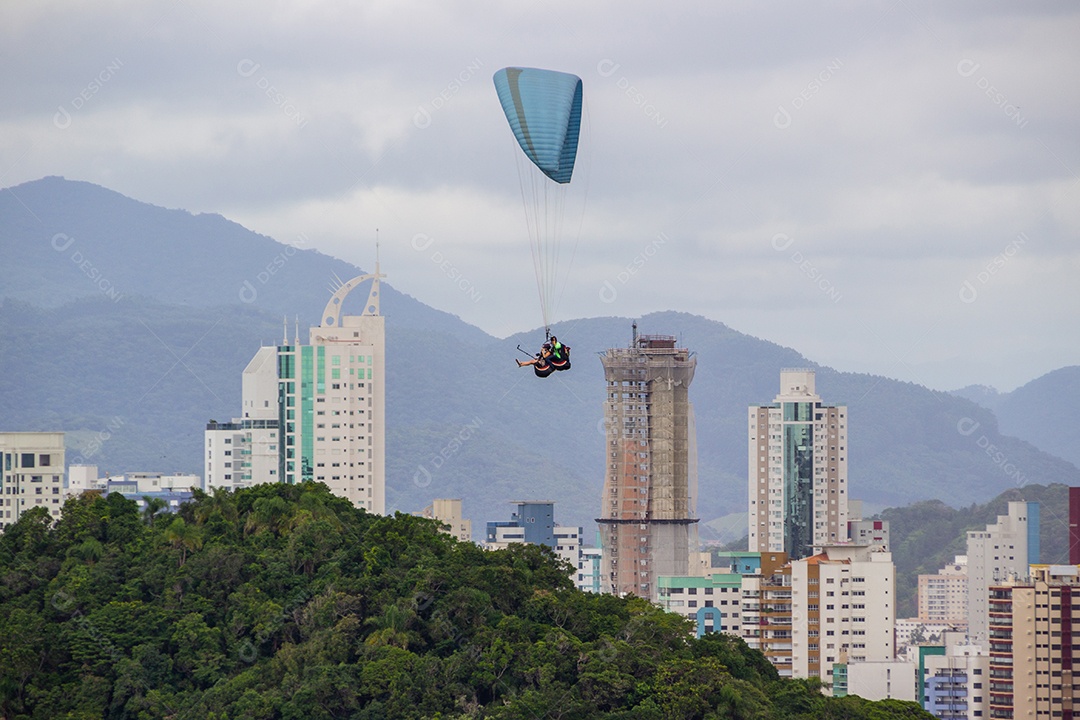 cidade de balneário camboriu vista do alto do morro do careca em santa catarina Brasil