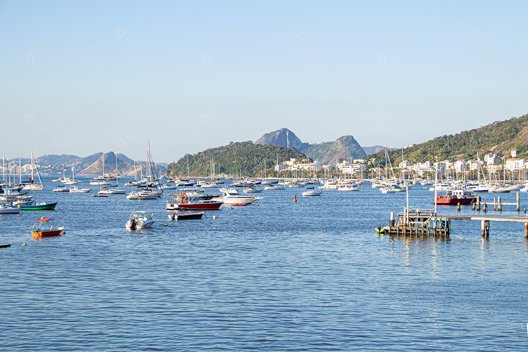 barcos para o mar na enseada de Botafogo no Rio de Janeiro no Brasil