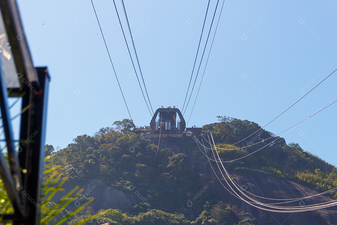 estação do teleférico no morro da urca vista da praia vermelha no rio de janeiro Brasil.