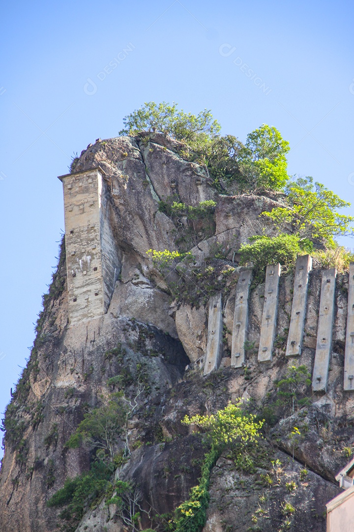 Pico da Agulha da Inhanga em Copacabana no Rio de Janeiro Brasil.