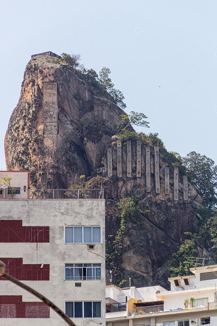 conhecido morro com bico inhanga, localizado em Copacabana Rio de Janeiro brasil.