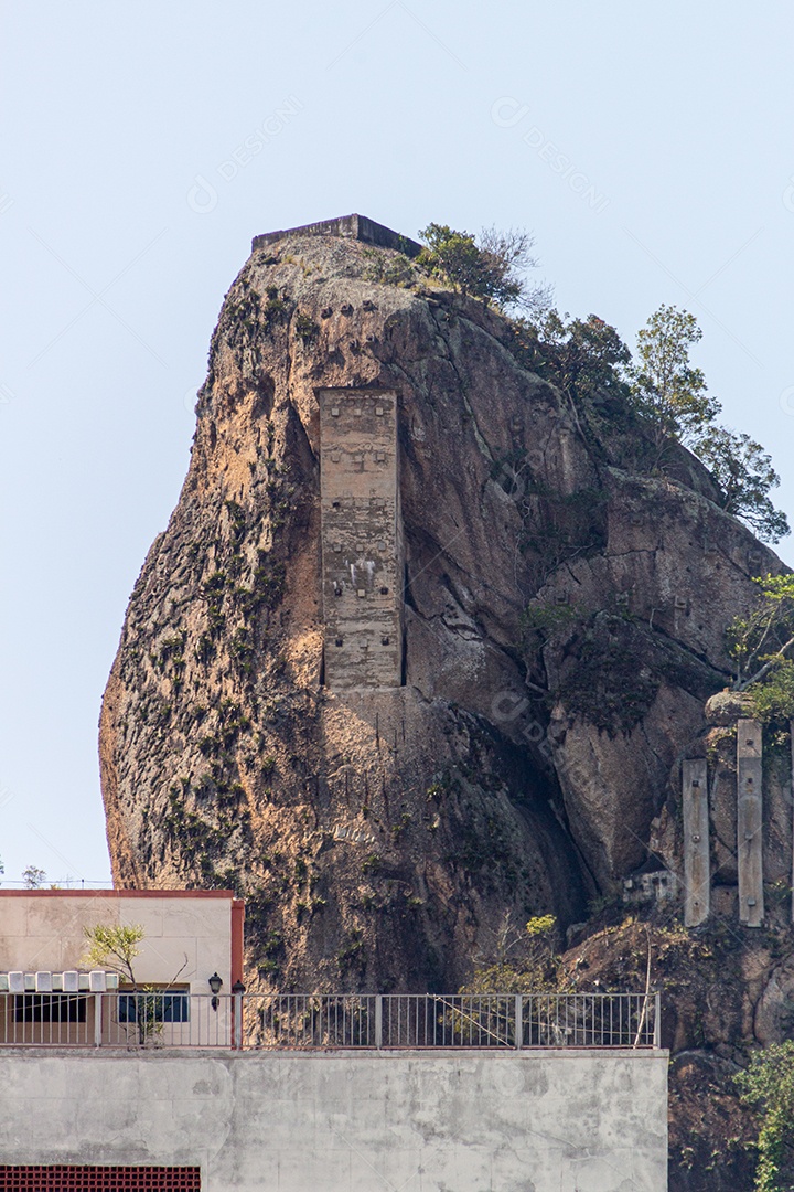 conhecido morro com bico inhanga, localizado em Copacabana Rio de Janeiro brasil.